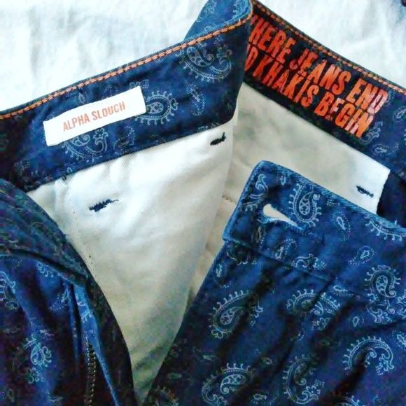 Dockers Alpha Khaki Slouch Indian Motif Shorts - Picture 4 of 5